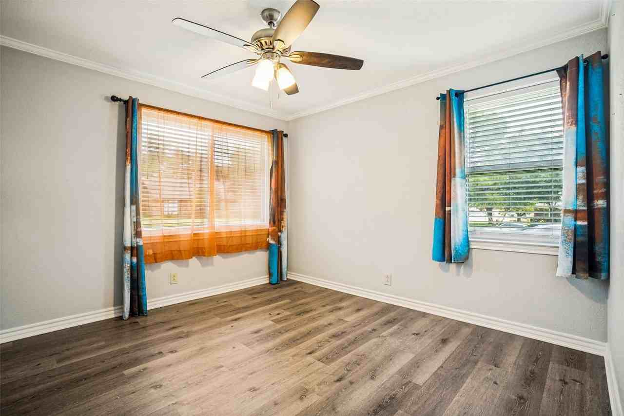 303 Barrett Dr - Photo 7 of 11