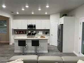 2611 Lakeridge Dr - Photo 2 of 12