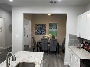 2611 Lakeridge Dr - Photo 3 of 12