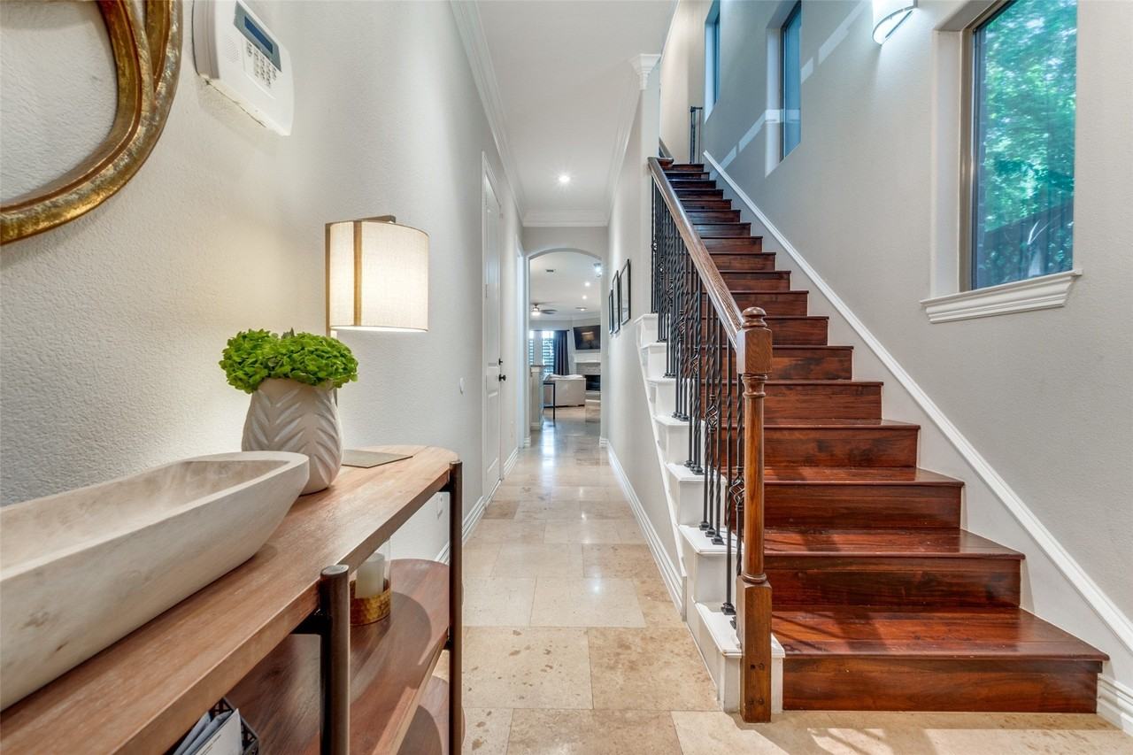 2608 N Garrett Ave #B - Photo 2 of 26