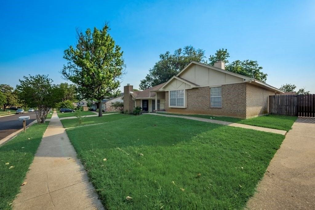 2925 Kathleen Ln - Photo 3 of 26