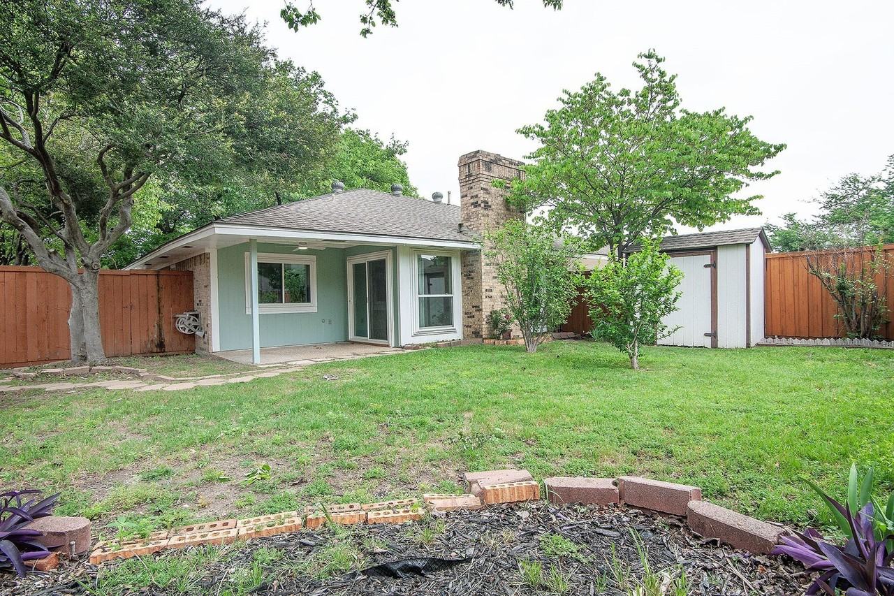 1912 Knob Hill Dr - Photo 4 of 26