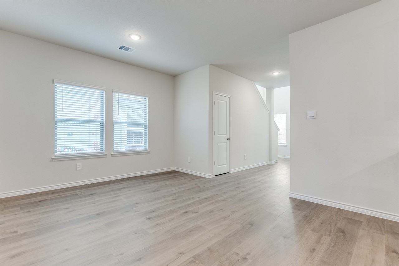 240 Kistler Dr - Photo 3 of 15