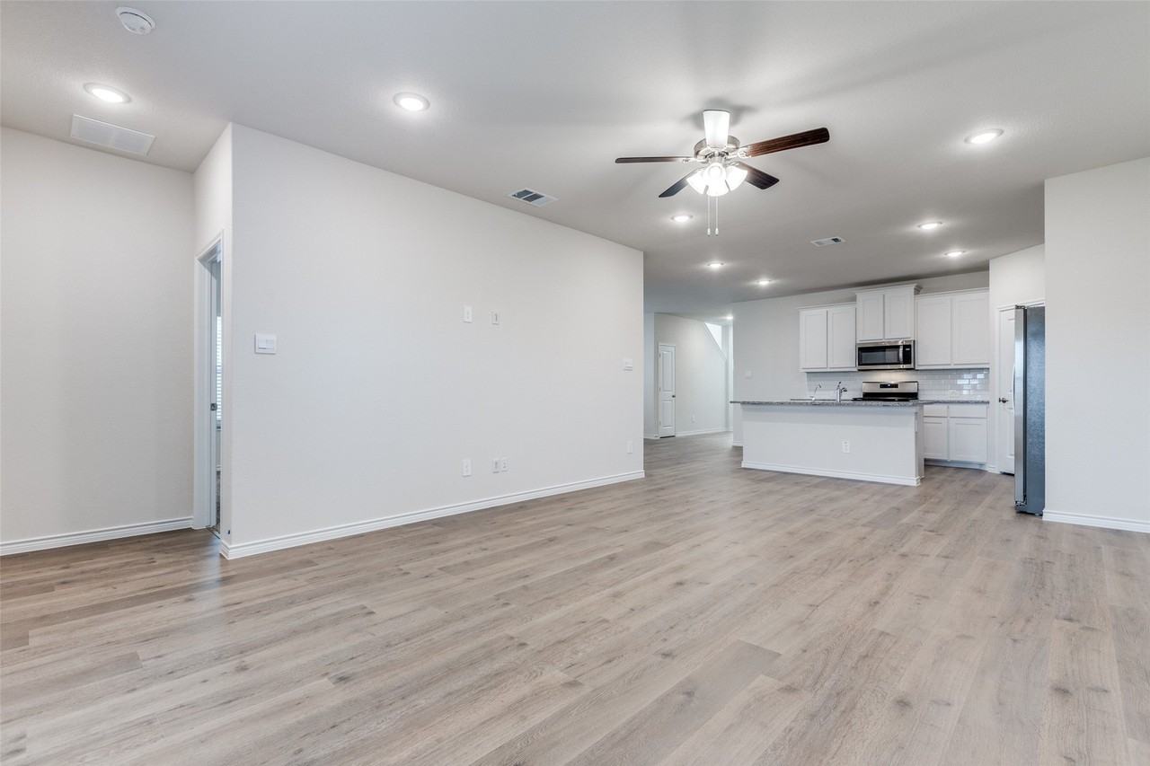 240 Kistler Dr - Photo 4 of 15