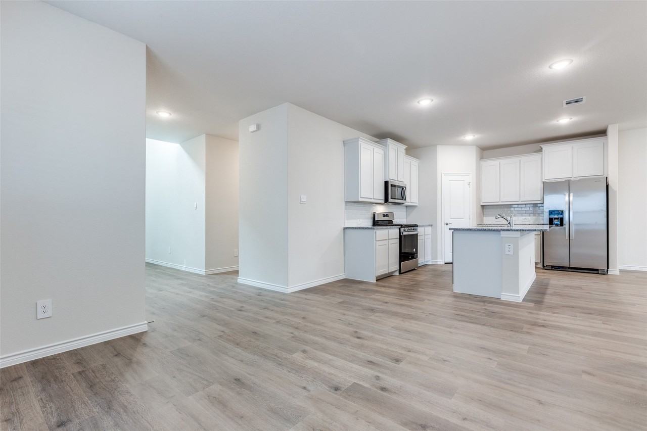 240 Kistler Dr - Photo 5 of 15