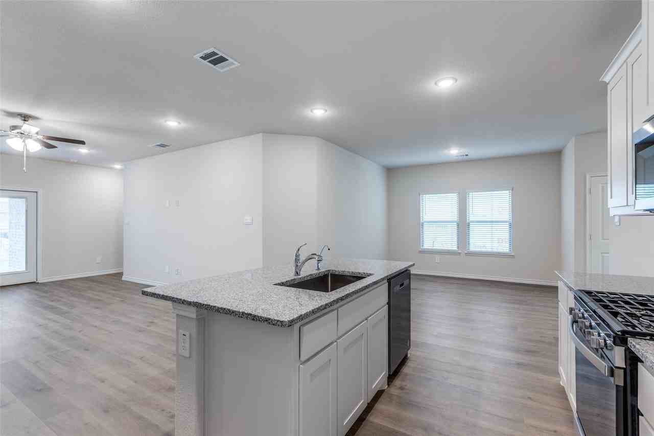 240 Kistler Dr - Photo 6 of 15