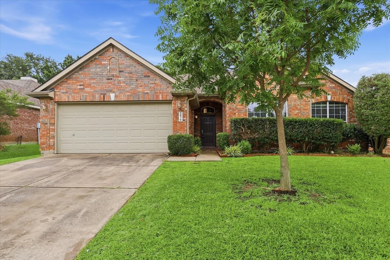 2616 Hollow Ridge Dr - Photo 2 of 31