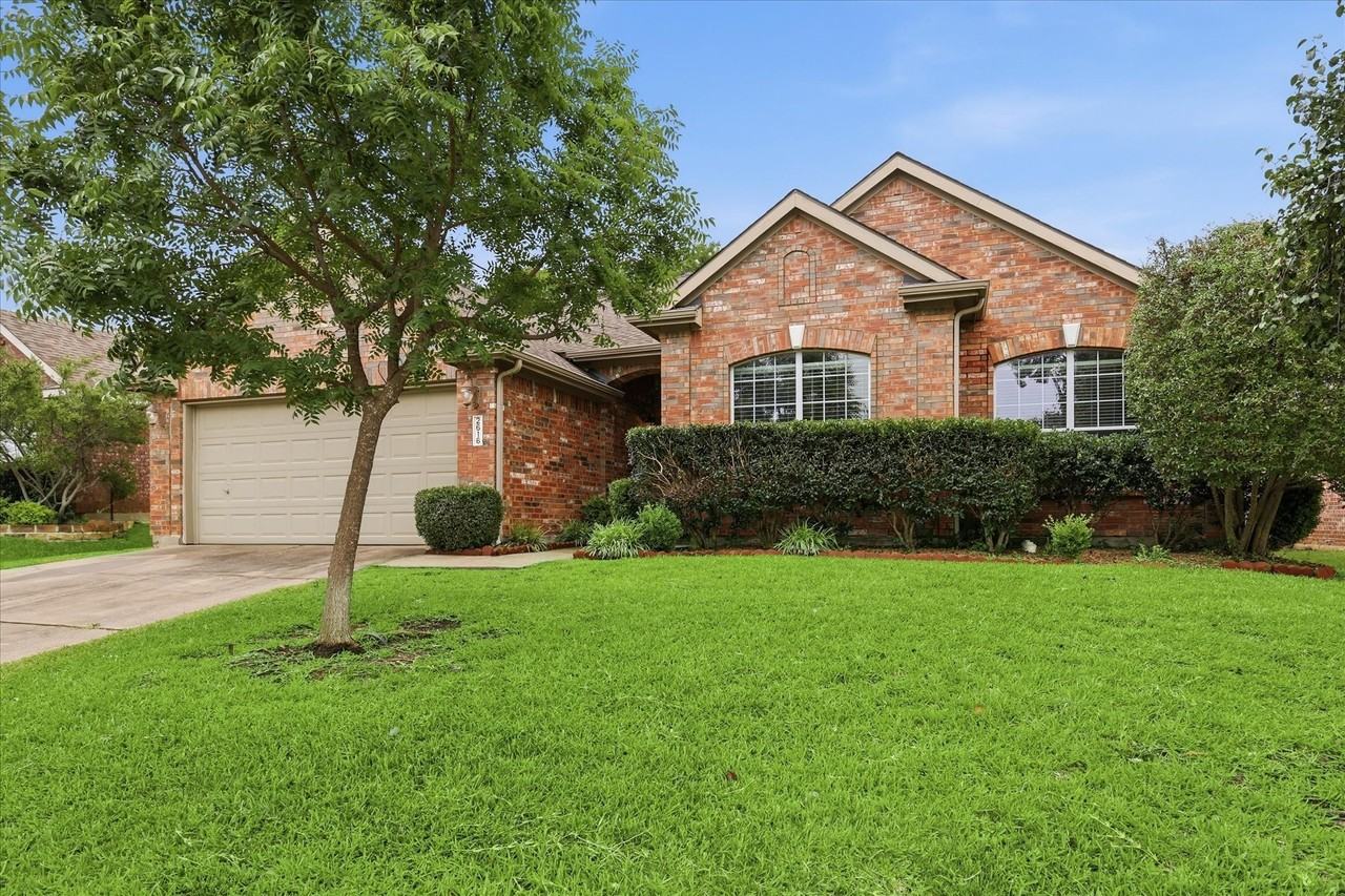 2616 Hollow Ridge Dr - Photo 3 of 31