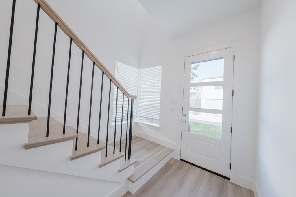 11661 Liberty Commons Ct - Photo 3 of 28