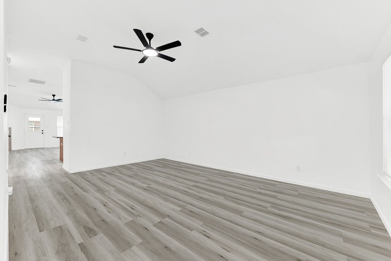 306 Lakefront Dr - Photo 5 of 30