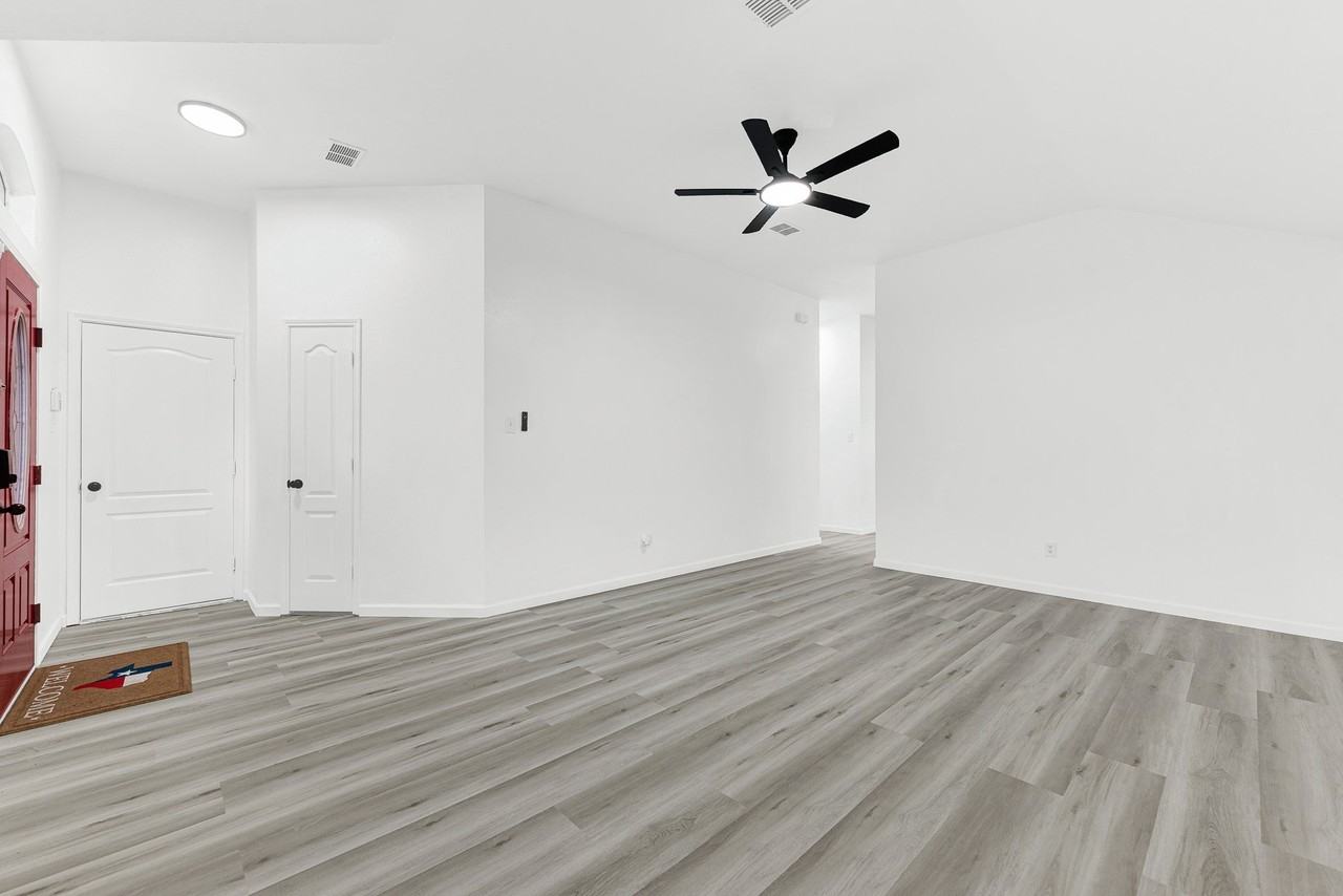 306 Lakefront Dr - Photo 6 of 30