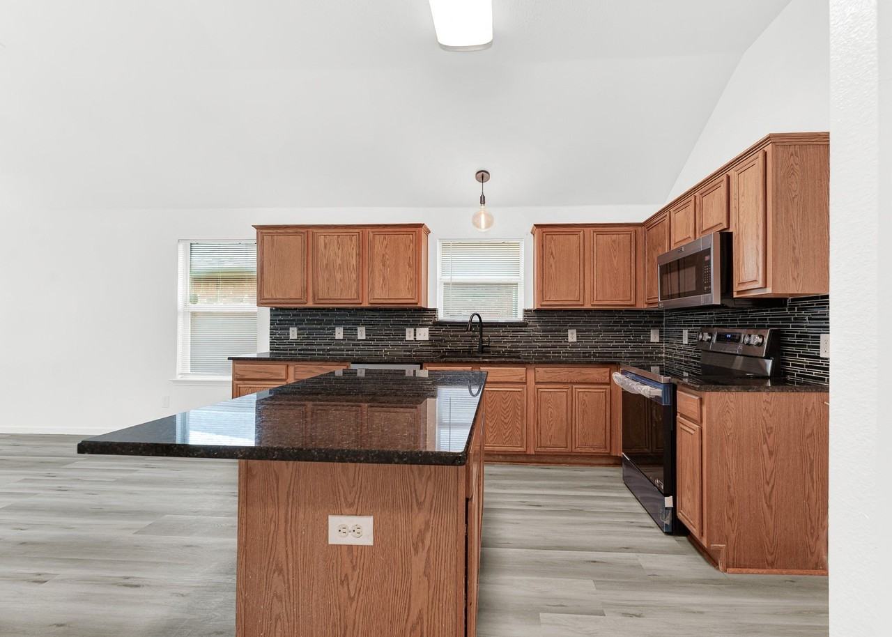 306 Lakefront Dr - Photo 7 of 30