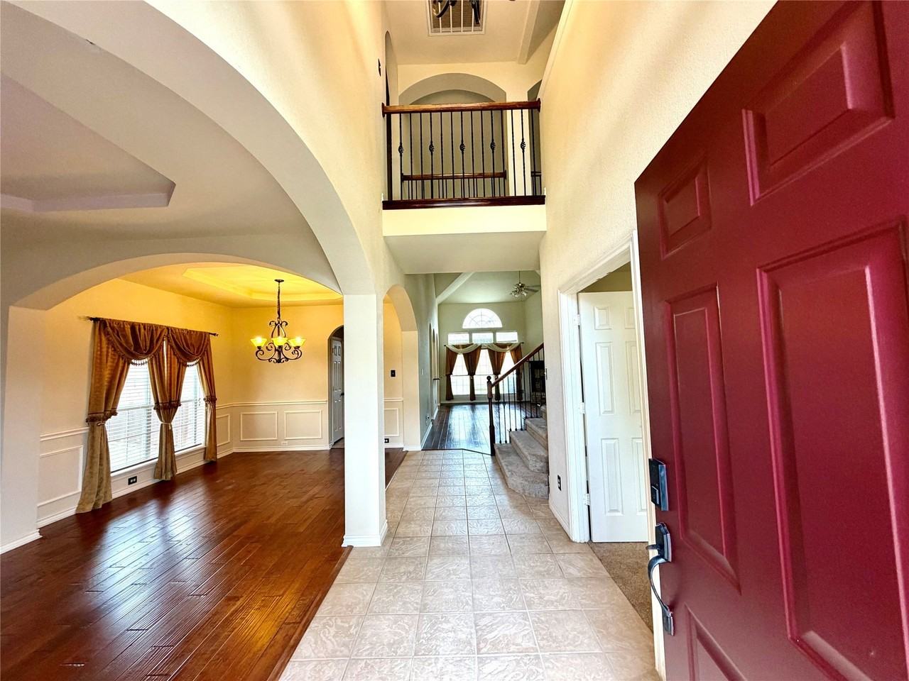 7204 Crane Dr - Photo 2 of 40
