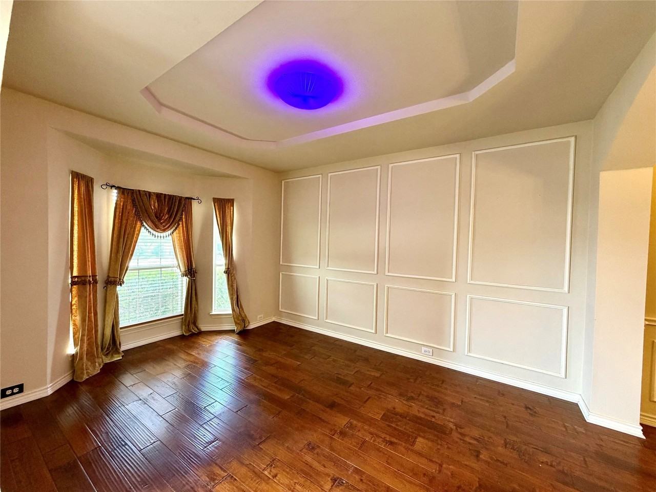7204 Crane Dr - Photo 3 of 40