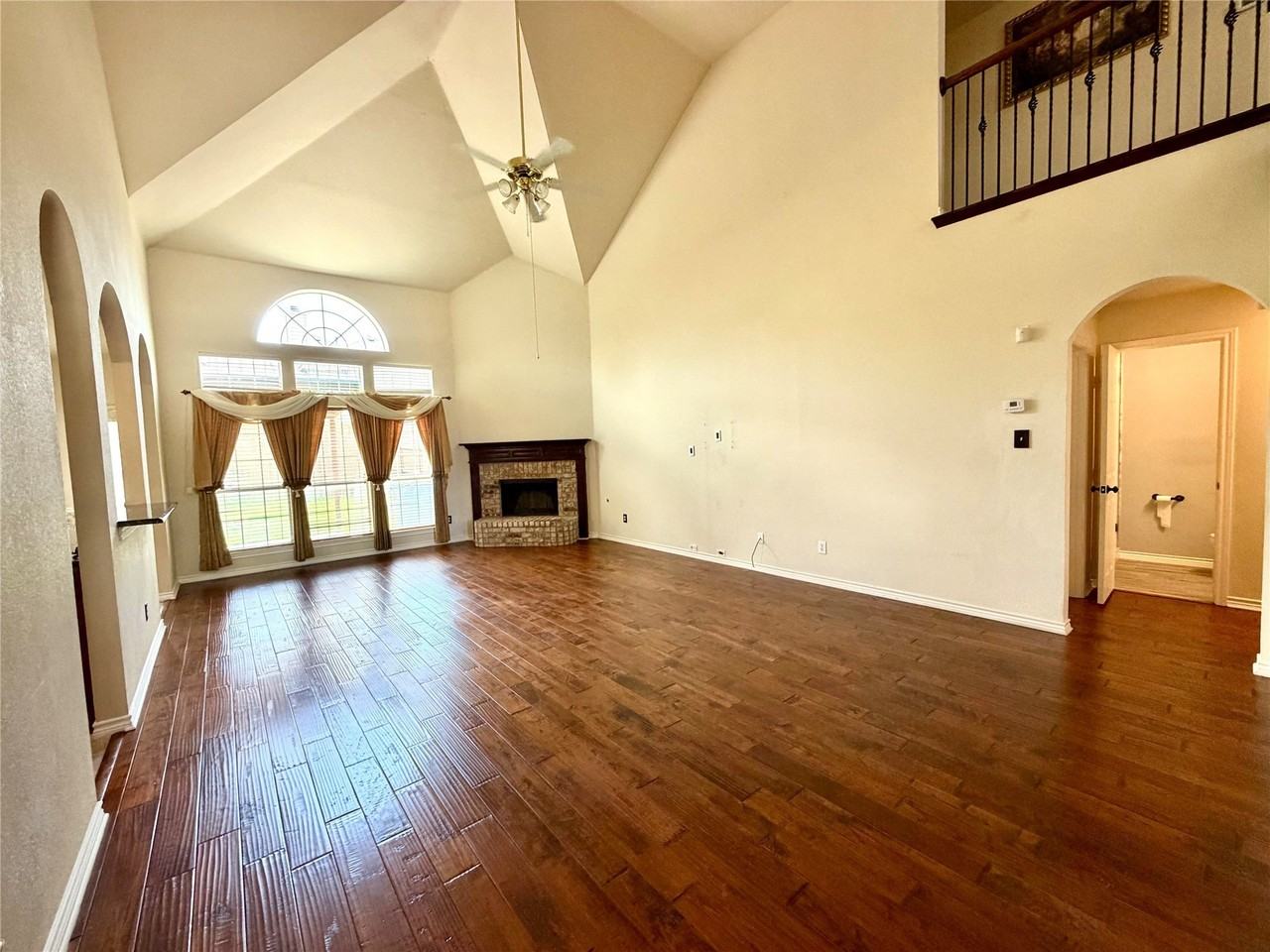 7204 Crane Dr - Photo 6 of 40