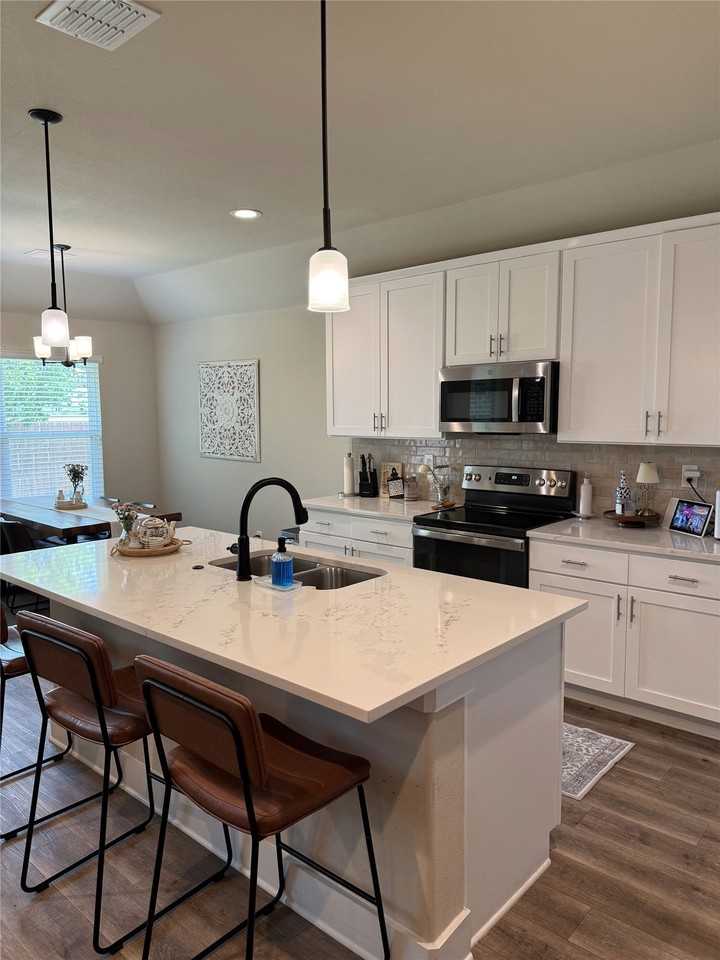 323 Cherry Point Dr - Photo 2 of 28