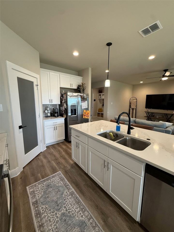 323 Cherry Point Dr - Photo 6 of 28