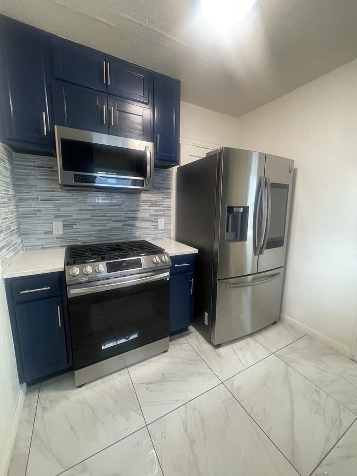 3819 Roseland Ave - Photo 4 of 20