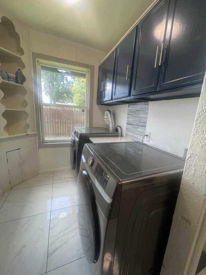 3819 Roseland Ave - Photo 6 of 20
