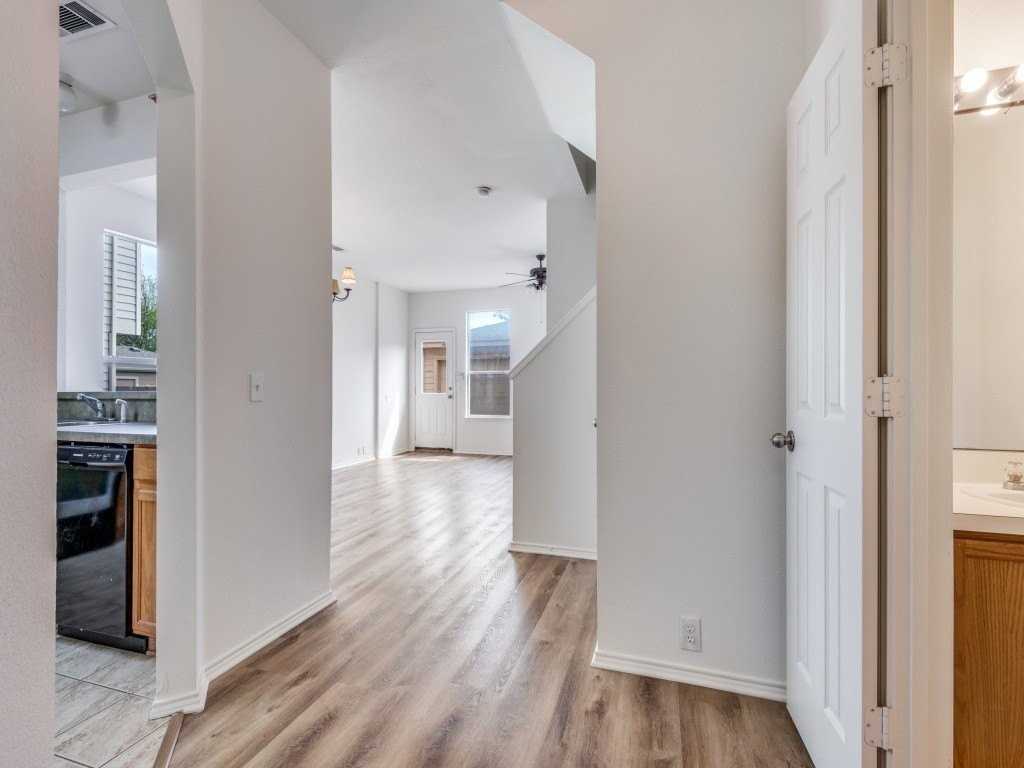 10716 Astor Dr - Photo 4 of 26