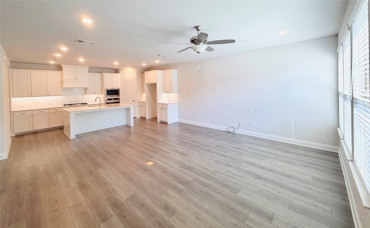 1924 Mcclane Dr - Photo 3 of 27