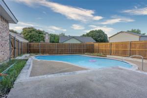 featured image of 2804 Oxford Ln
