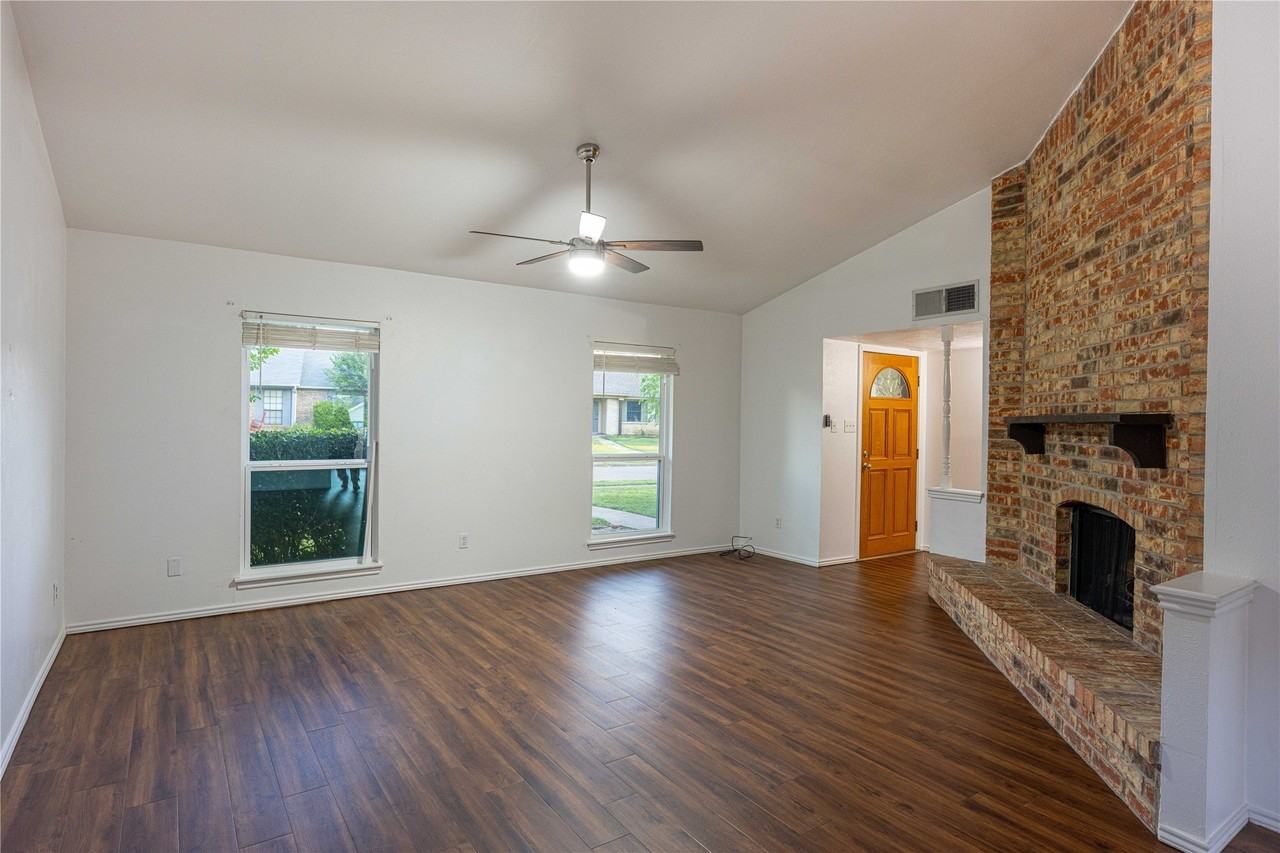 2804 Oxford Ln - Photo 5 of 18