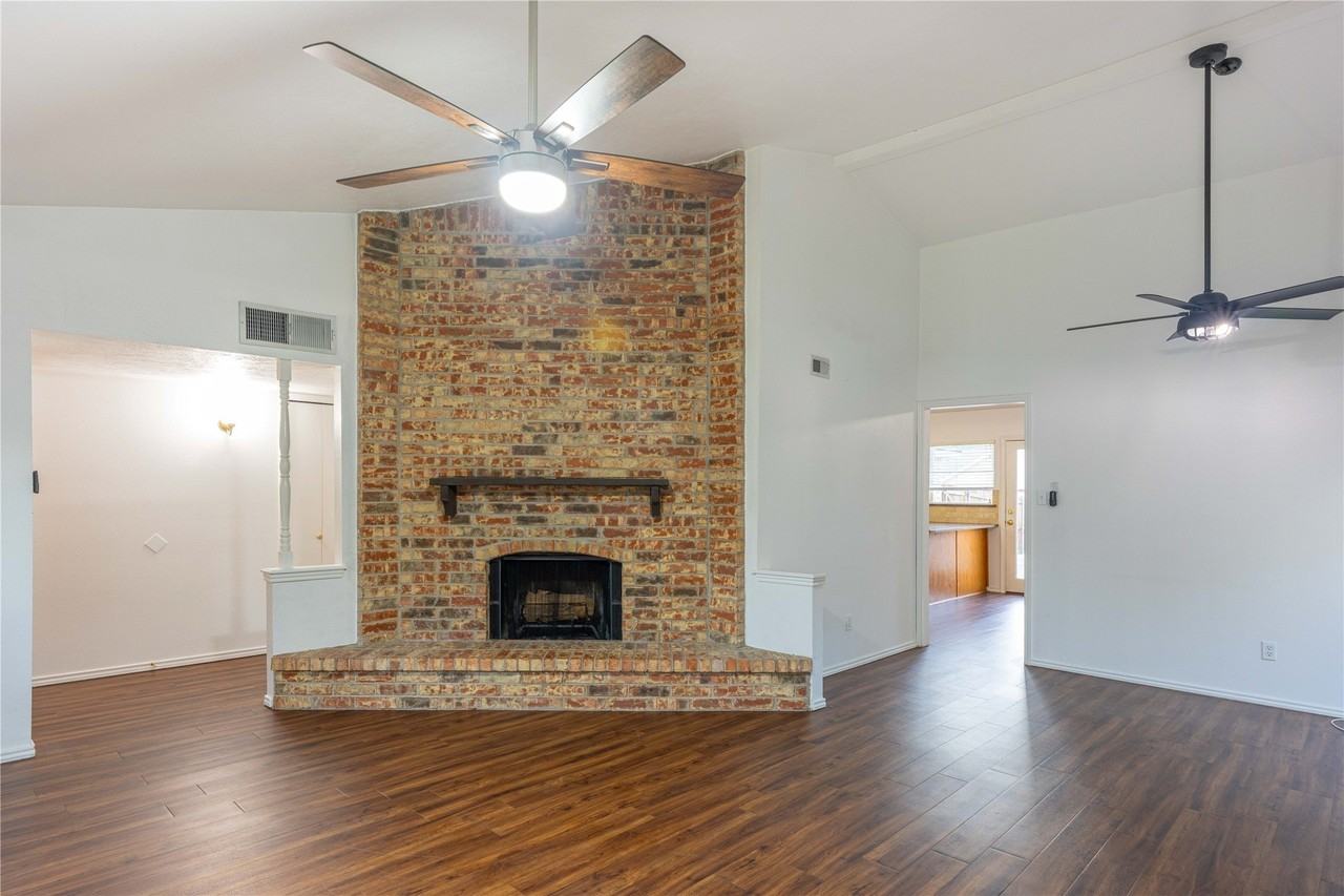 2804 Oxford Ln - Photo 6 of 18