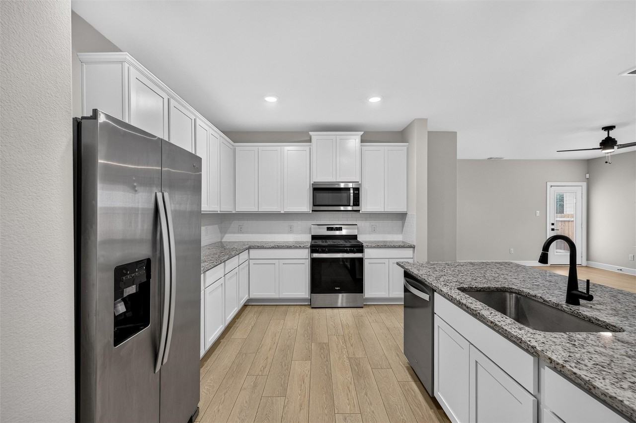 1309 Butler Ave - Photo 5 of 37