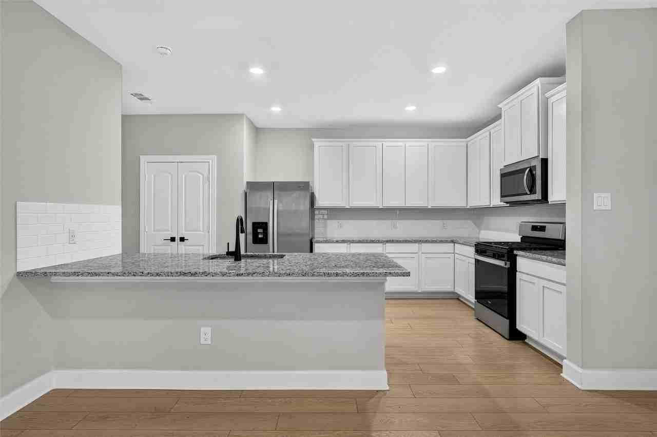 1309 Butler Ave - Photo 6 of 37
