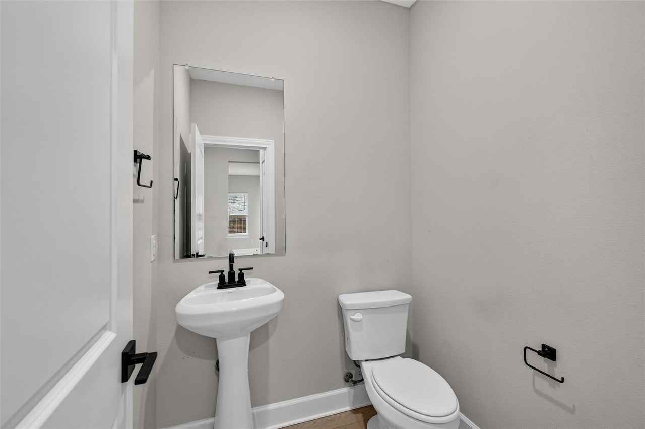 1309 Butler Ave - Photo 7 of 37