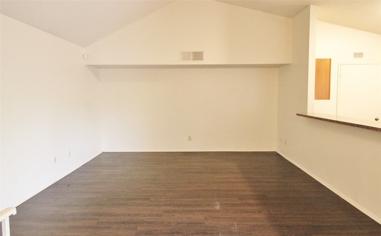 405 Pogue St - Photo 2 of 13