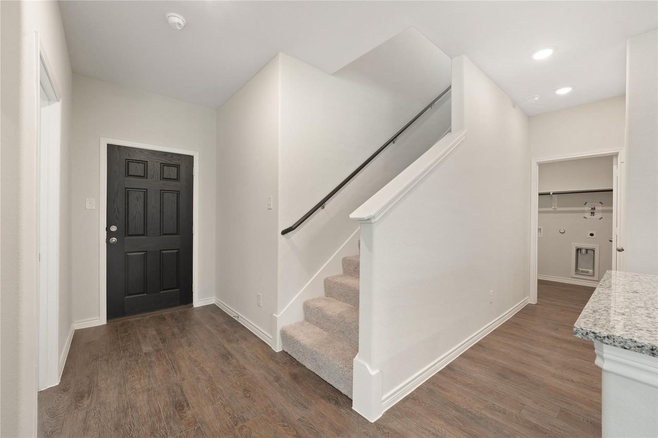 9945 Flying Wing Way - Photo 2 of 18