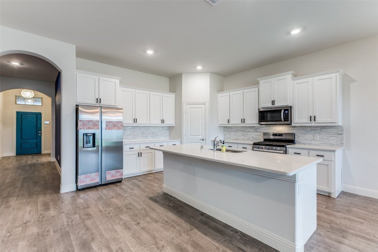 7412 Twisted Thicket Ln - Photo 6 of 26