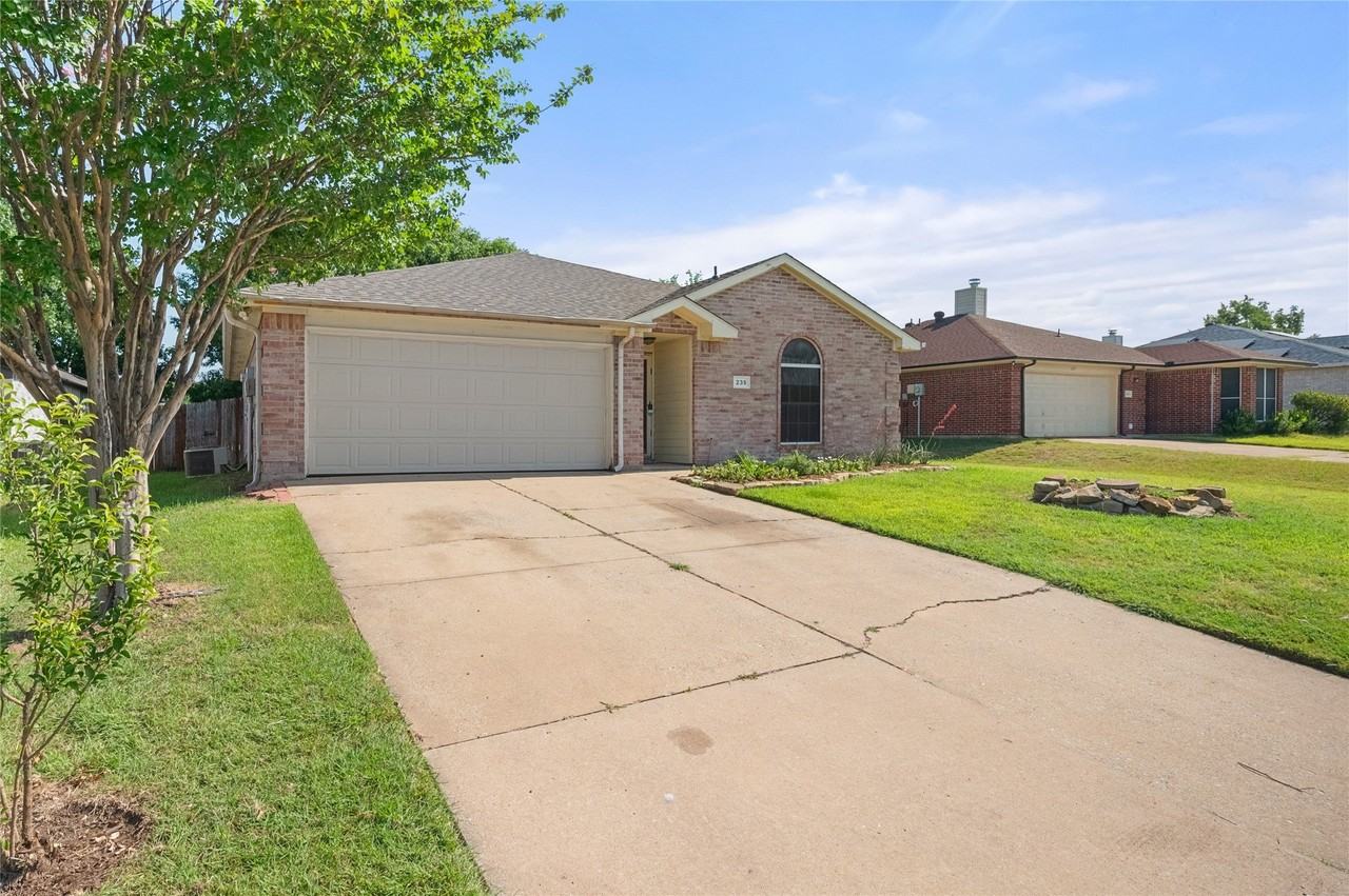 235 Lake Texoma Dr - Photo 2 of 22