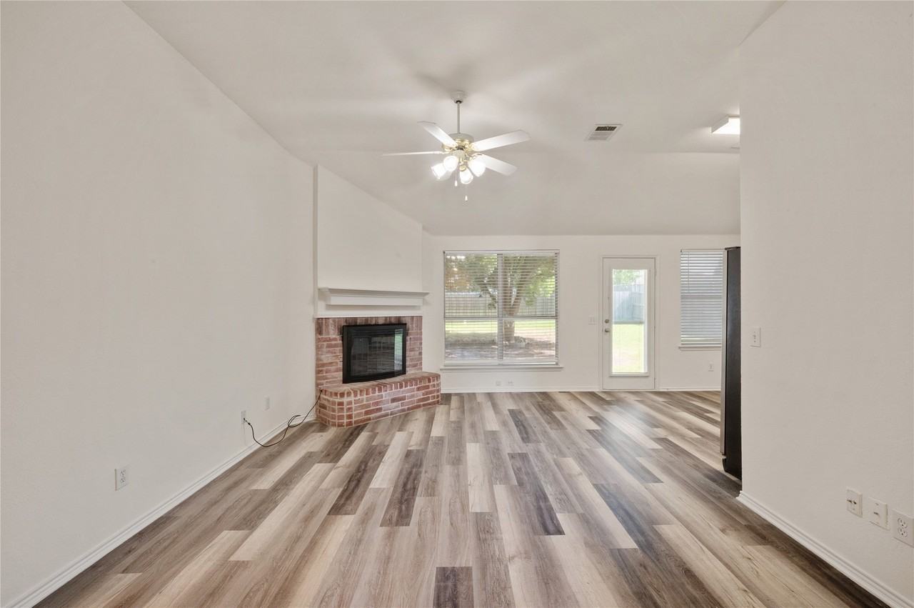 235 Lake Texoma Dr - Photo 3 of 22