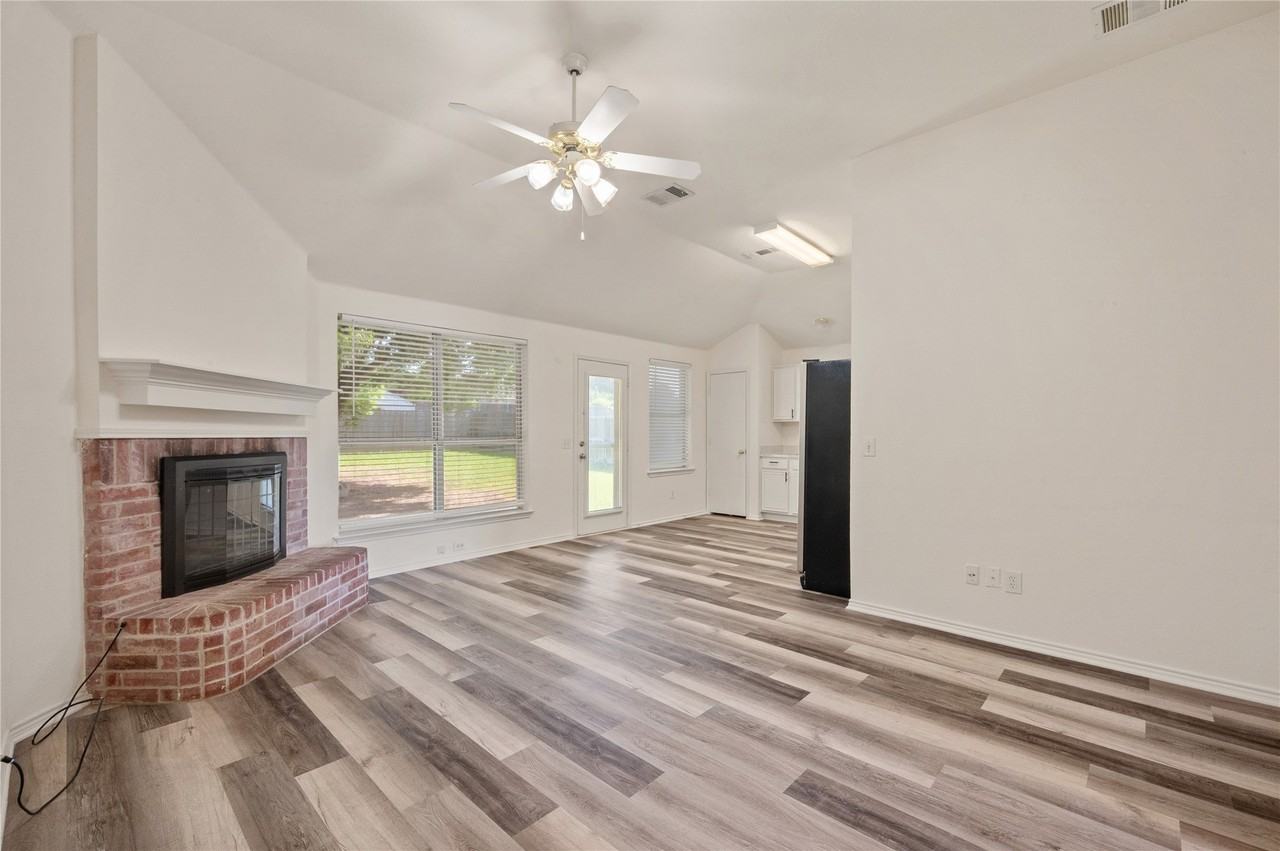 235 Lake Texoma Dr - Photo 4 of 22