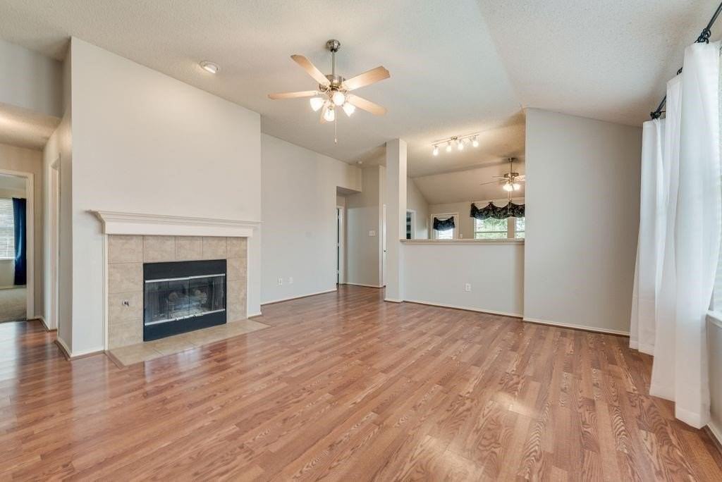112 Starlight Dr - Photo 3 of 14
