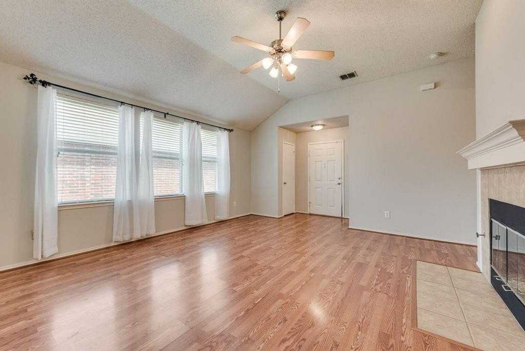112 Starlight Dr - Photo 4 of 14