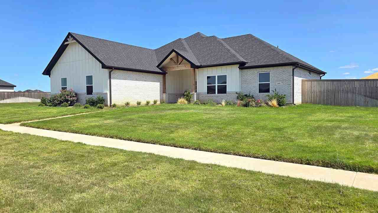 149 Blackhawk Dr - Photo 2 of 9