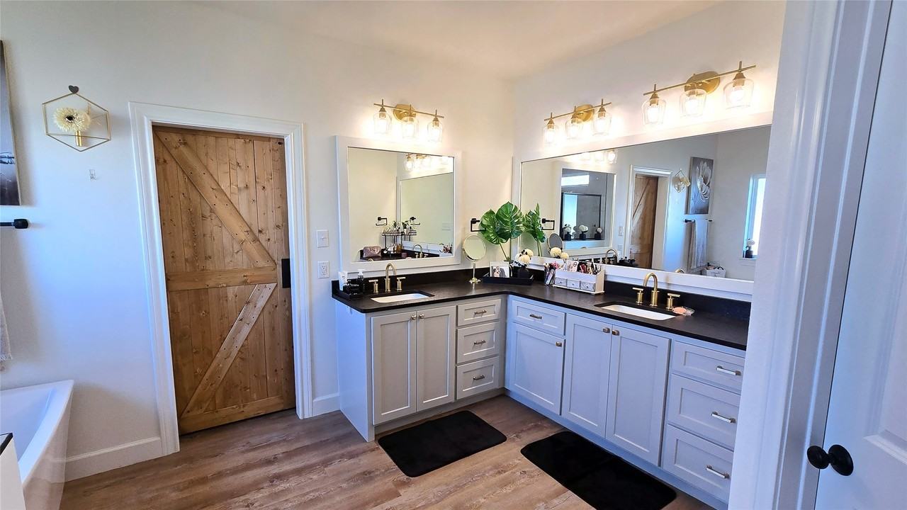 149 Blackhawk Dr - Photo 5 of 9