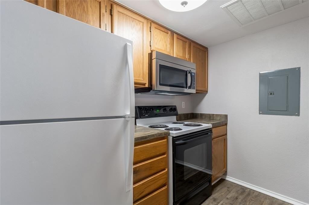 449 Harris St #103C - Photo 4 of 17