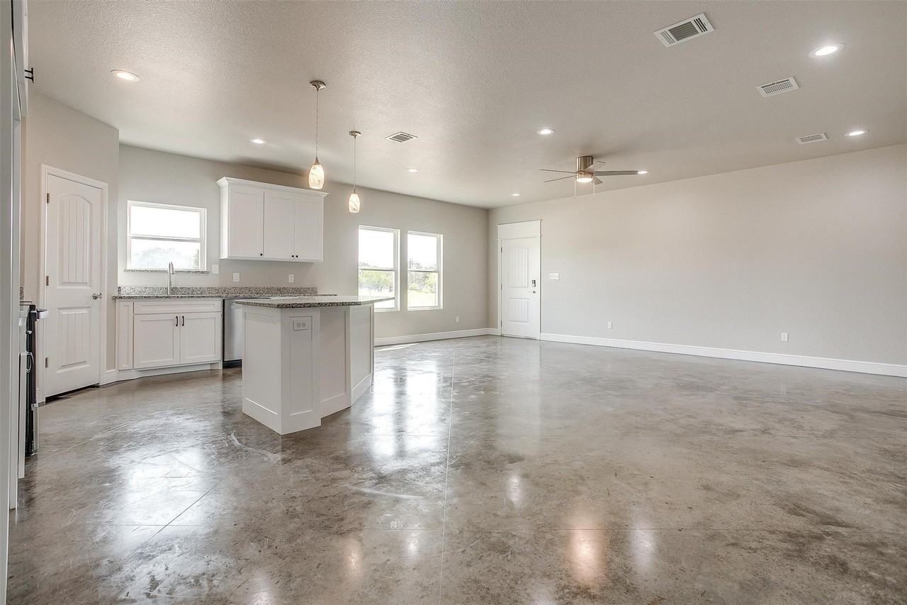 10 Frost Ln Unit A - Photo 2 of 8