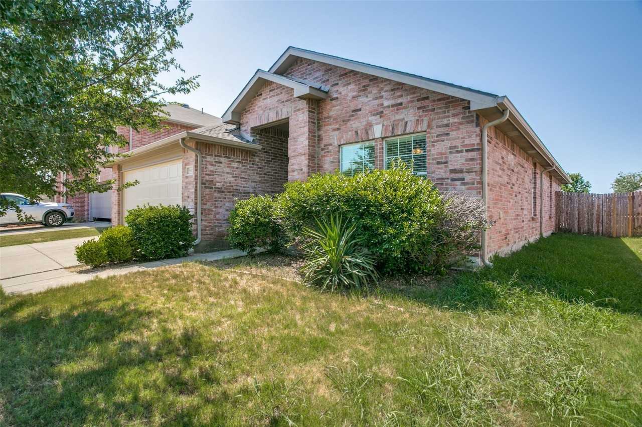5617 Talons Crest Cir - Photo 2 of 25