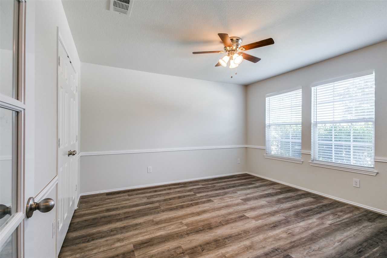 5617 Talons Crest Cir - Photo 5 of 25