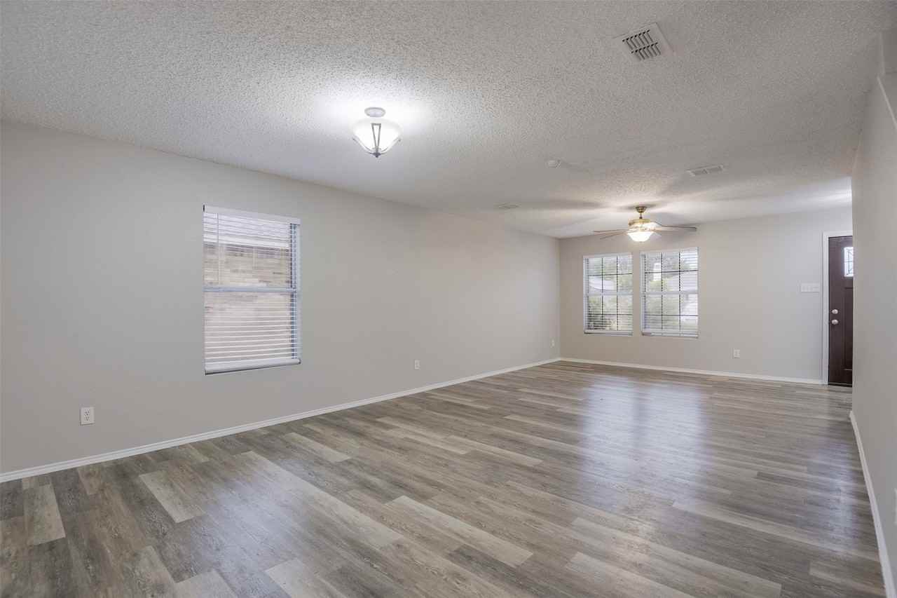 5525 Ventura St - Photo 2 of 15