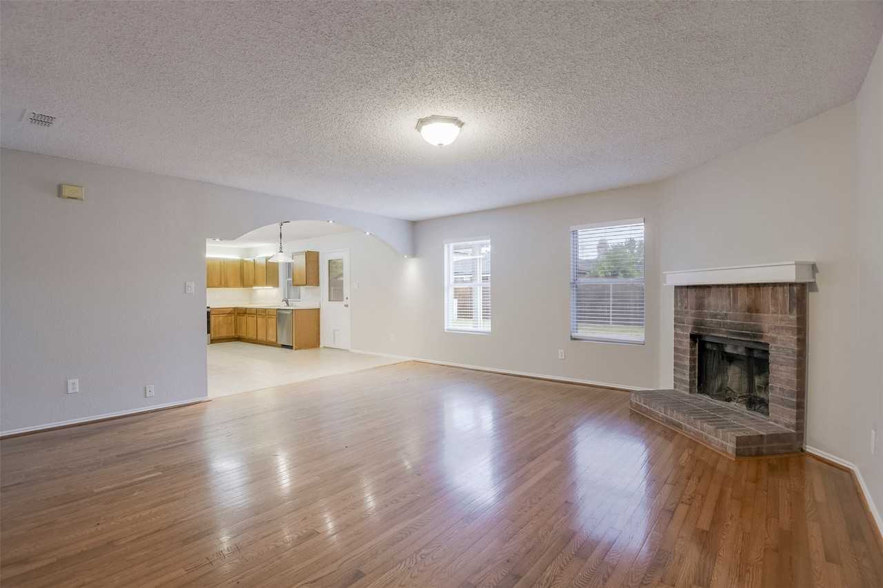 5525 Ventura St - Photo 3 of 15