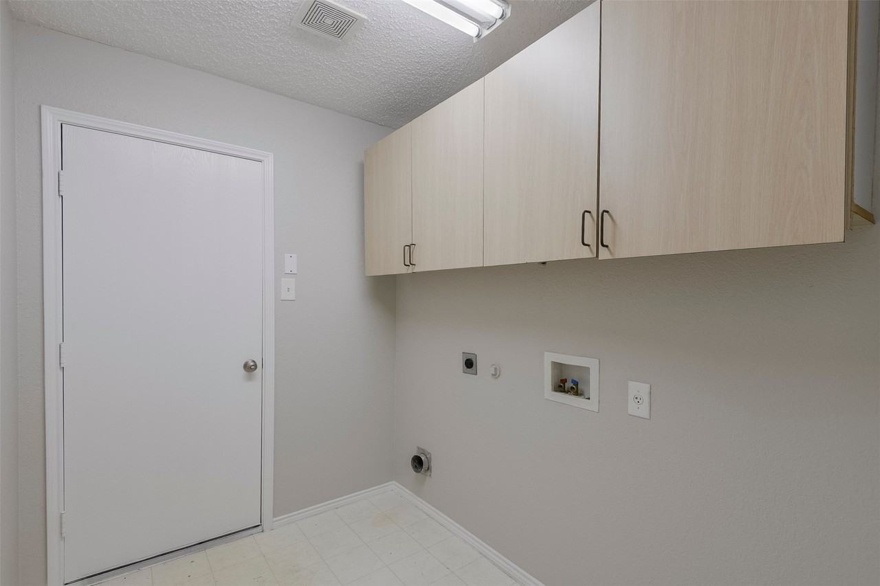 5525 Ventura St - Photo 5 of 15