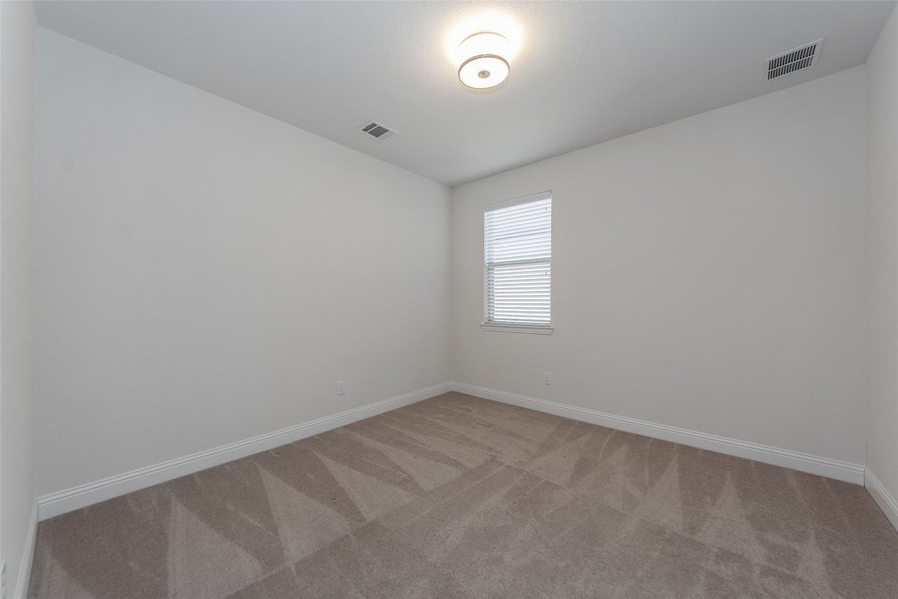 1017 Midland Dr - Photo 4 of 40