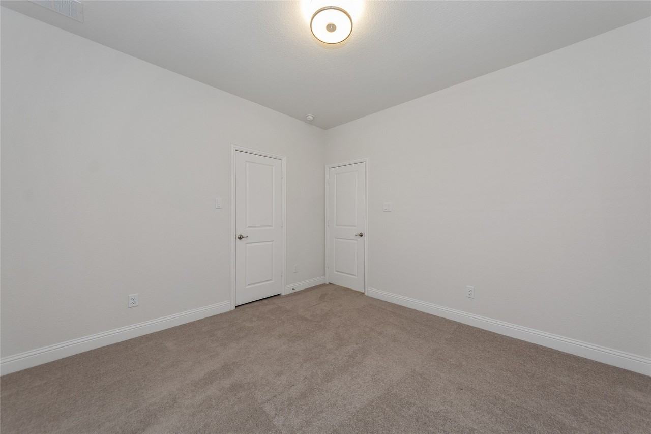 1017 Midland Dr - Photo 5 of 40